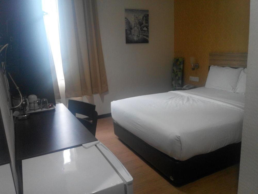7 Heaven Boutique Hotel Pasir Gudang Exterior foto