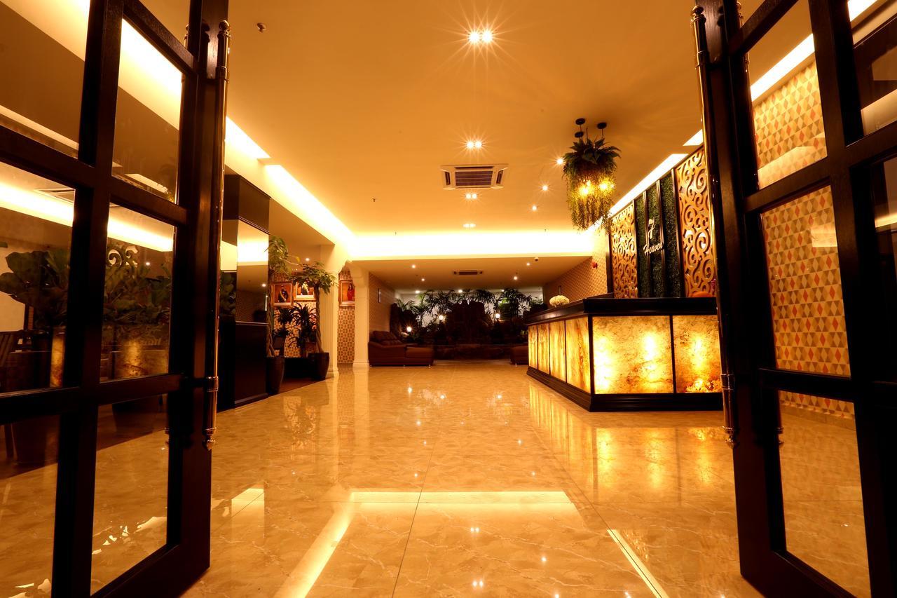 7 Heaven Boutique Hotel Pasir Gudang Exterior foto